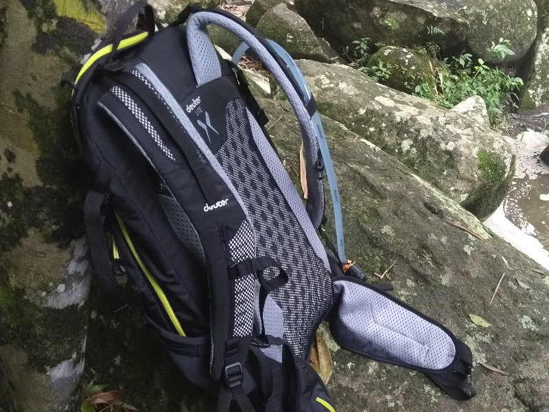 Costado da Deuter Speed Lite 24