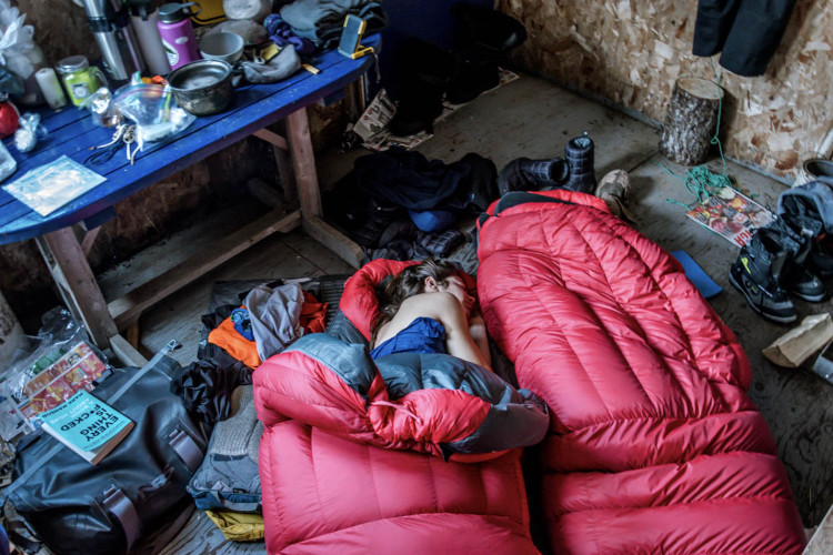 Saco de dormir para acampar no frio