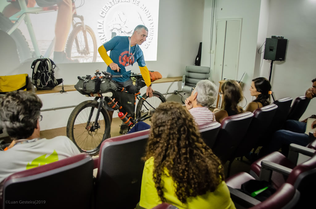 Guilherme Cavallari falando sobre bikepacking