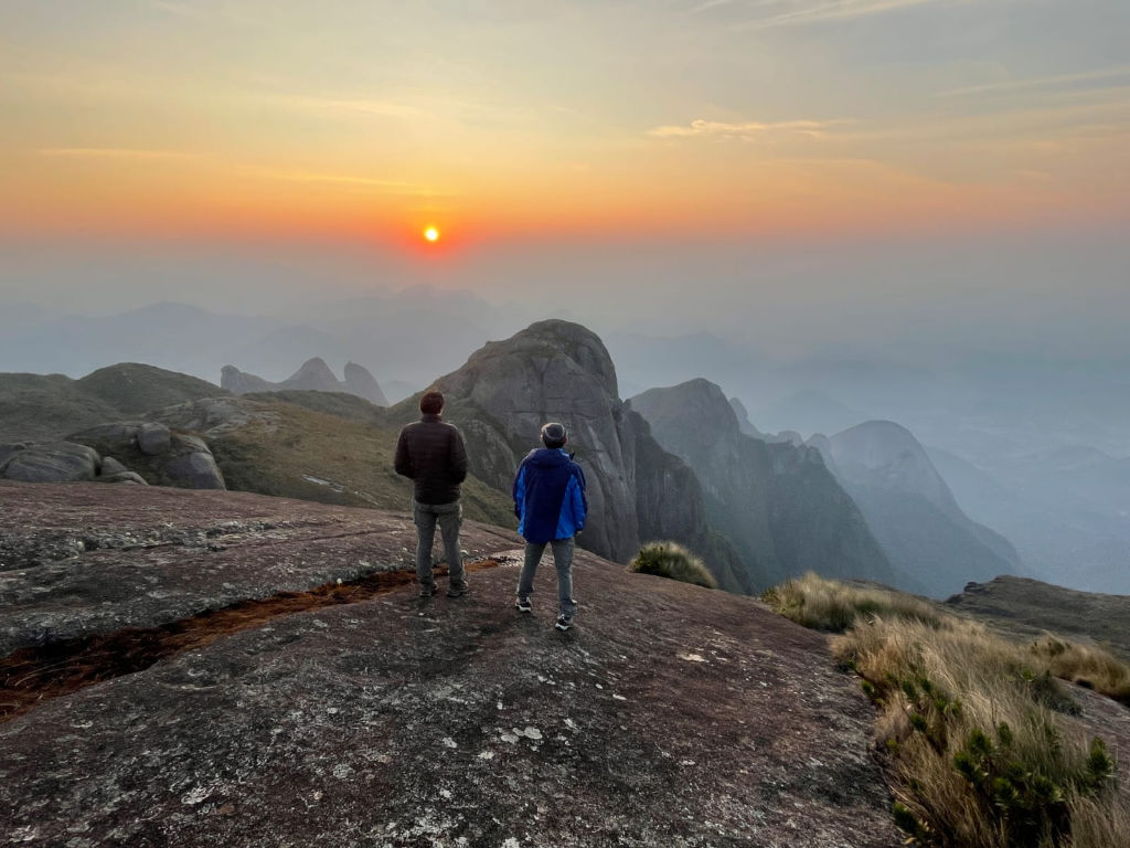 Nascer do Sol na Pedra do Sino - Travessia Petrópolis Teresópolis - Foto: Felipe Lombardi