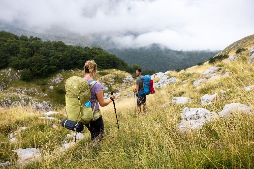 Individual differences affecting base weight in light trekking