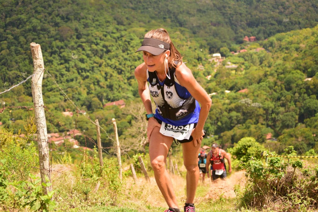 Rosália Camargo durante uma subida na WTR Serra do Mar