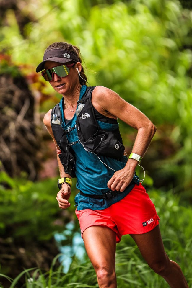 Rosália Camargo com a mochila The North Face