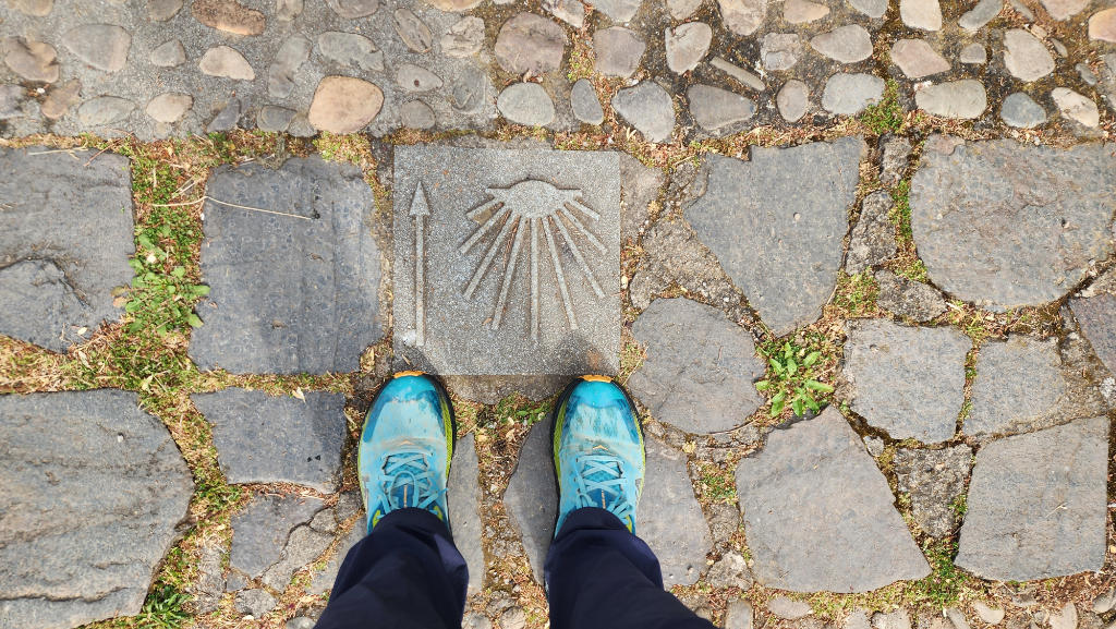 Tênis Hoka no Caminho de Santiago de Compostela