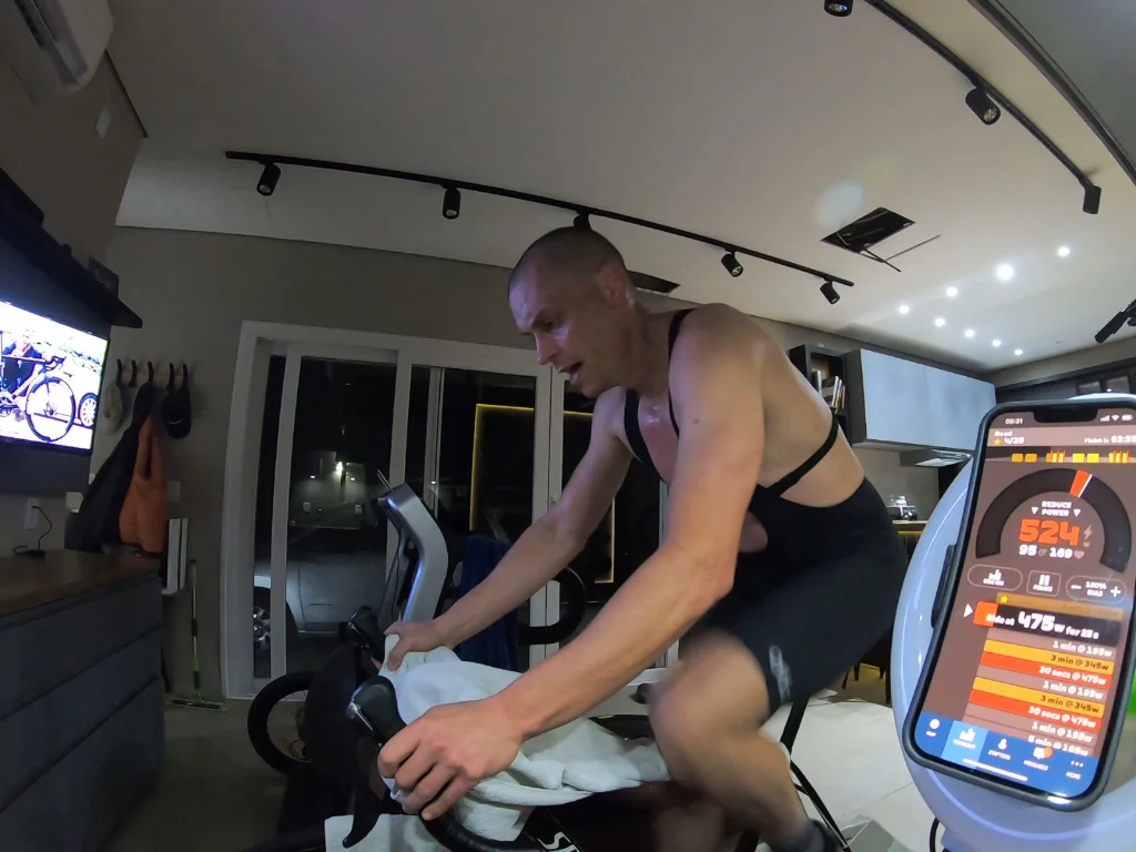 Treino indoor de ciclismo