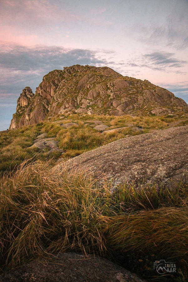 Pico do Itaguaré fotografado com uma Lente 18-135 em 18mm f/3,5 1/320s ISO 400