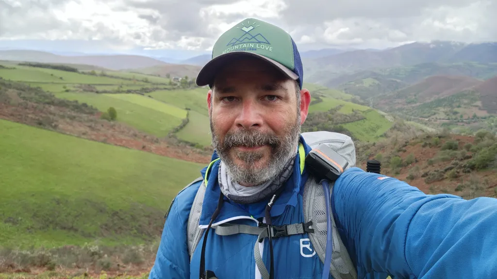 Pedro com o Spot Gen4 durante o Caminho Francês de Santiago de Compostela