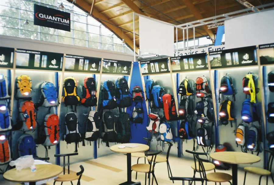 Estande da Deuter na Feira Outdoor 2002