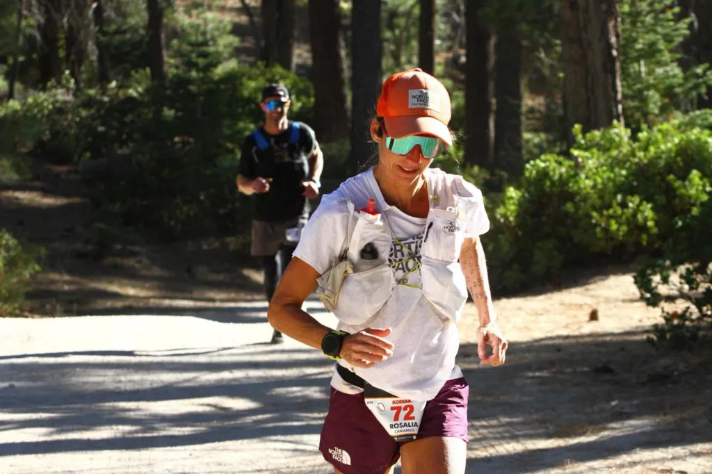 The North Face Vest 8 em uso na UMTB Kodiac 100 milhas - Rosália Camargo