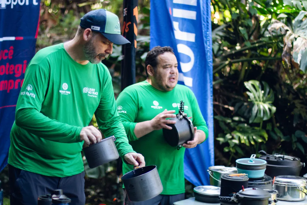 Pedro e Moaci, instrutores do Curso de Cozinha Outdoor do Gear Tips