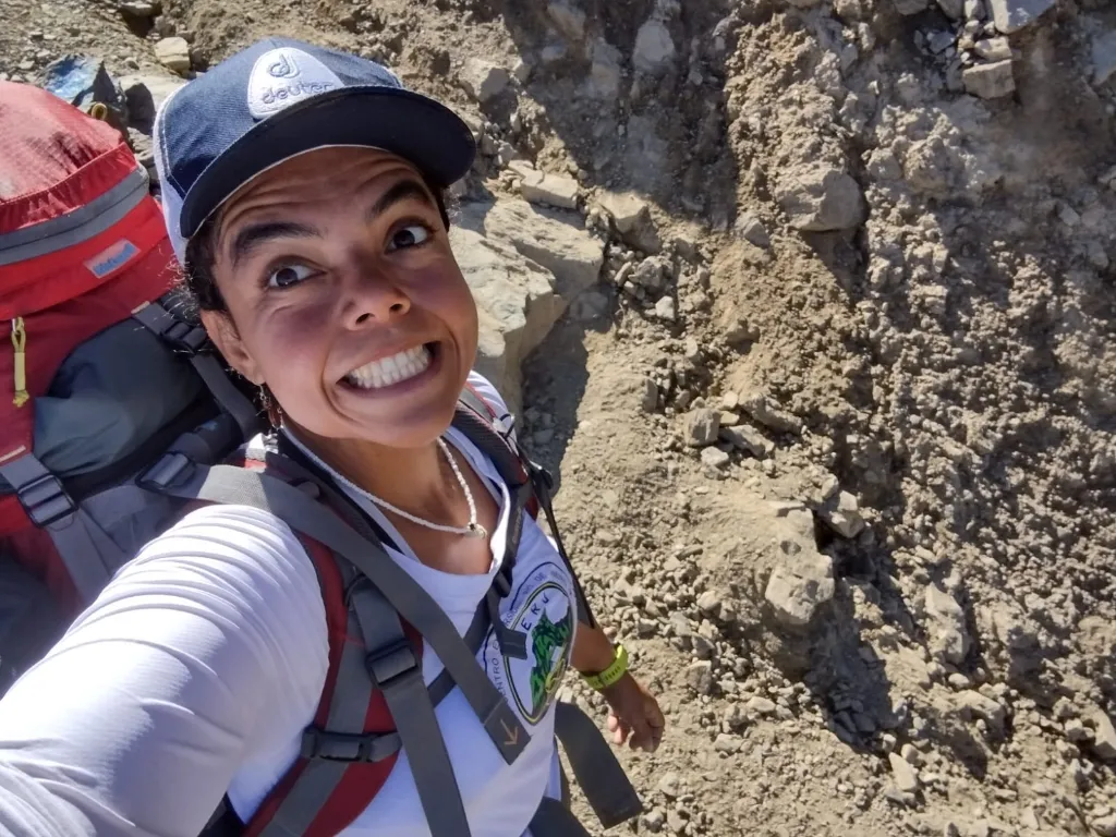 Carla Romão em uma travessia em Bariloche