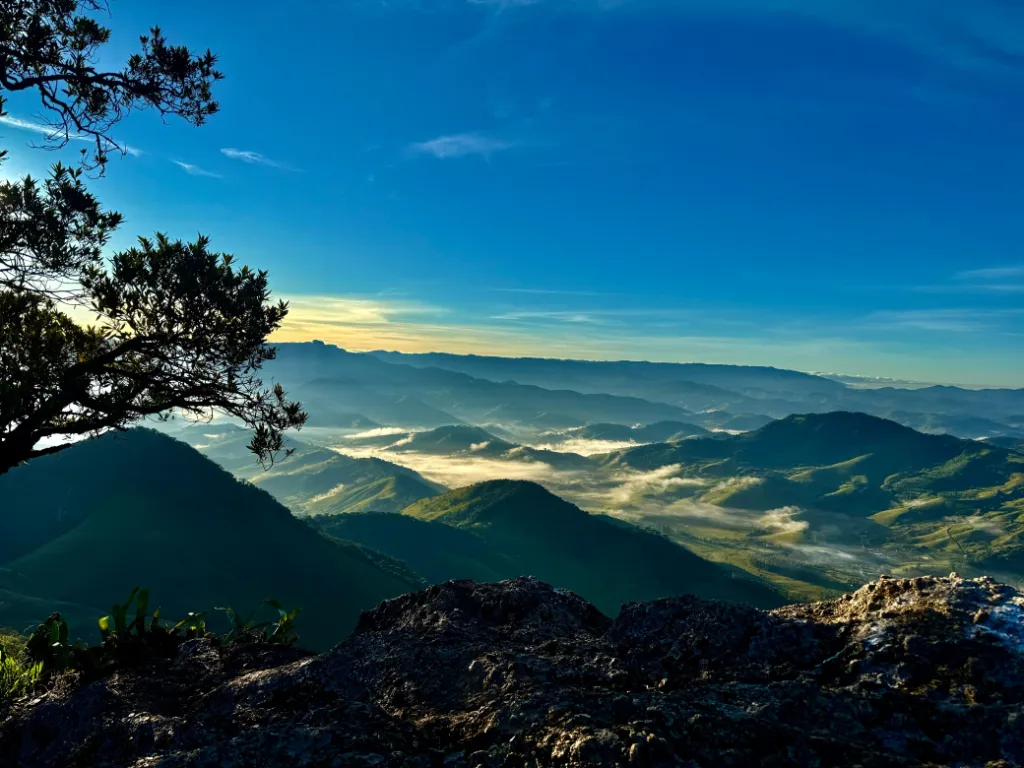 Amanhecer na Pedra da Balança em Gonçalves - MG