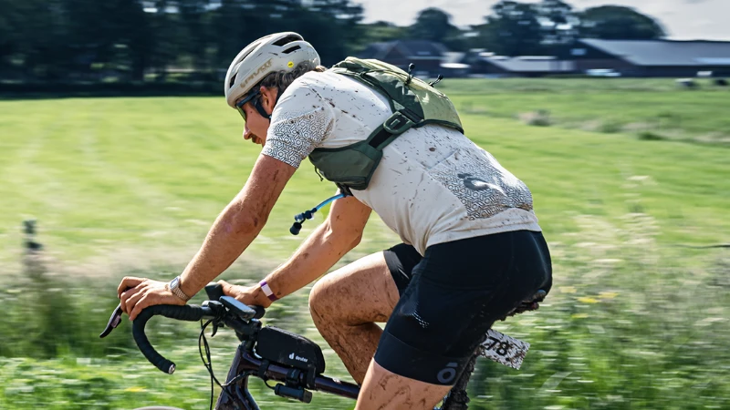 deuter Rogla 5 – a vest-style backpack for gravel and mountain biking