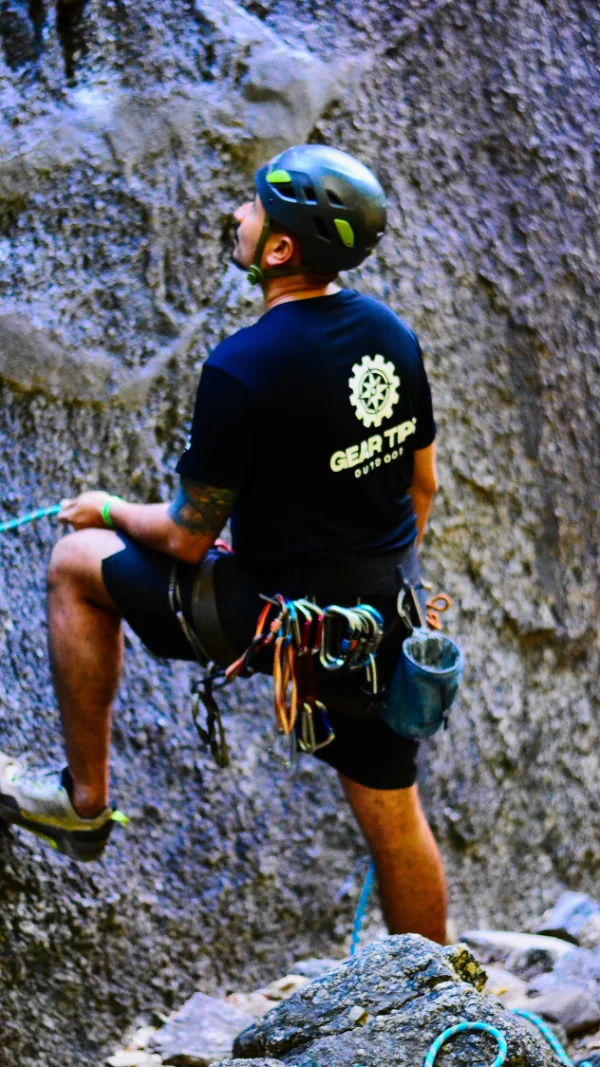 Bruno Negreiros, do Gear Tips escalando durante o Ceará Mountain Festival