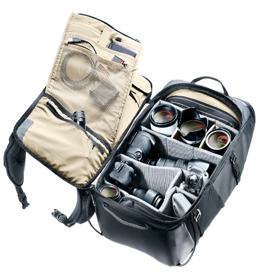 Detalhes da abertura através do painel traseiro da deuter Jaypack Pro