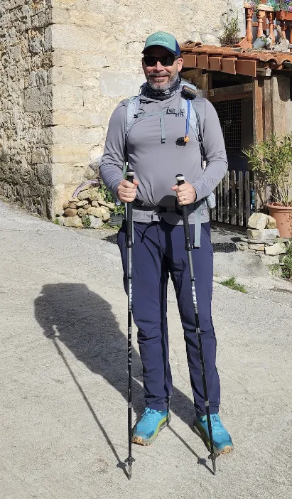 Pedro com a calça Quechua MH500 no Caminho de Santiago