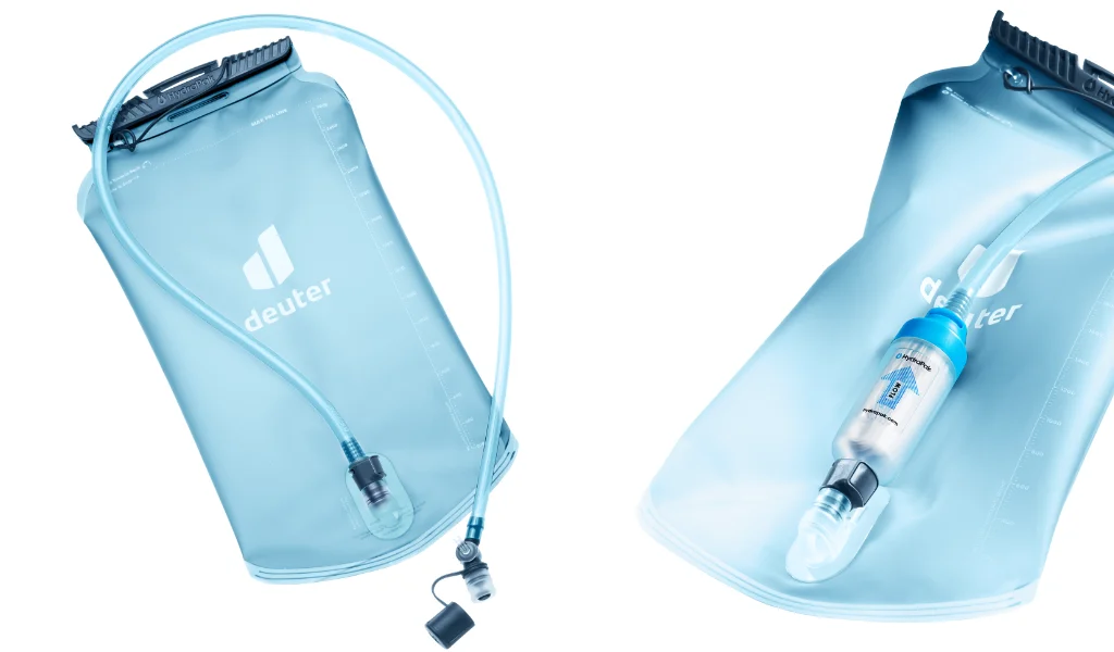 Reservatório de hidratação da deuter. Na direita imagem de um filtro HydraPak acoplado ao reservatório.