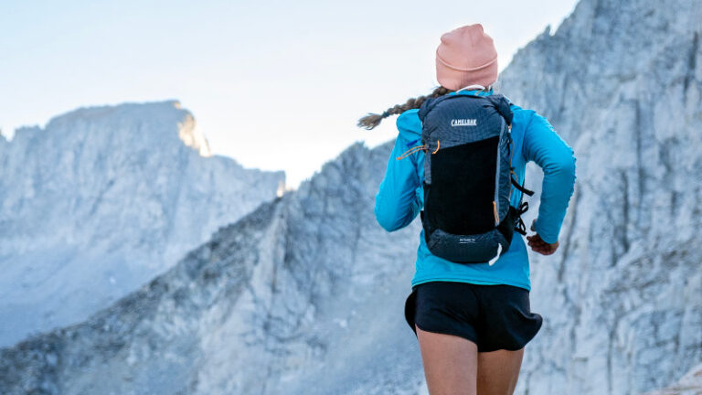 Conheça as tecnologias dos costados da CamelBak para ochilas de hiking e trail running