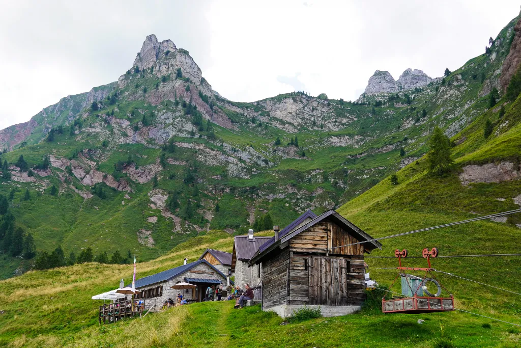 Rifugio Pian de Fontana - Alta Via 1 - Dolomitas