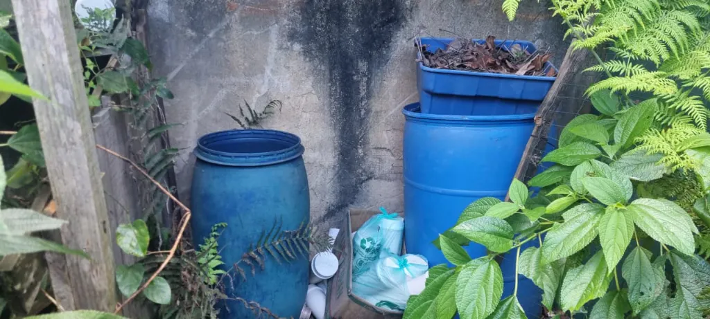 Shit tubes são recolhidos e vão para composteira
