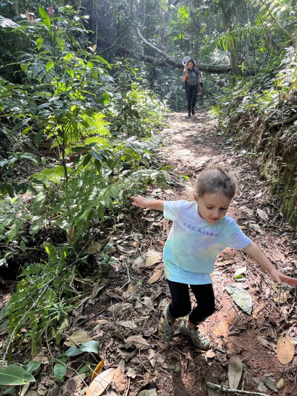 Fazer trilhas aumenta a auto estima das crianças