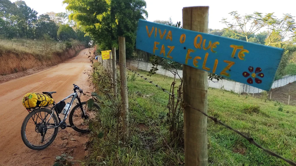 A mensagem na plaquinha depois da cidade de Estiva virou quase um mantra para mim
